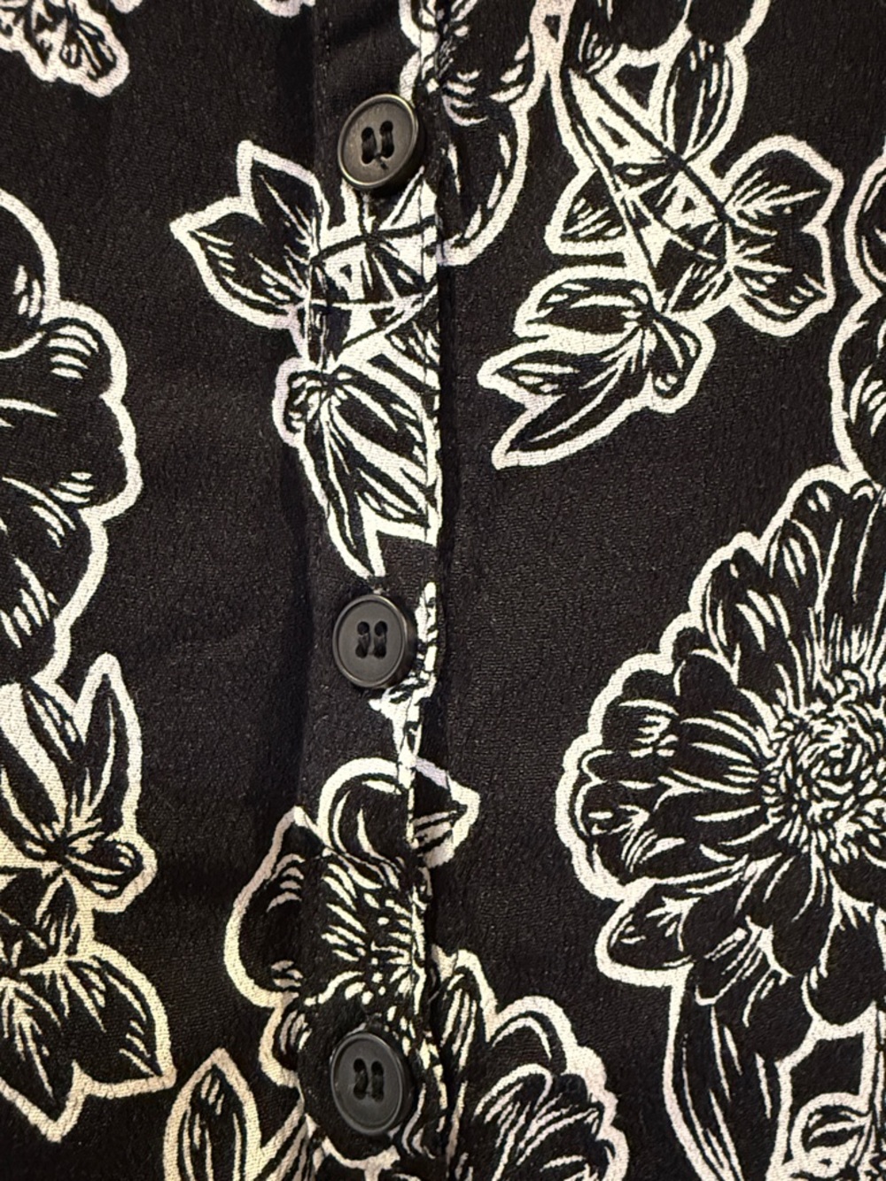 Sleeveless Black Floral Print Tank Top - Picture 3 of 5